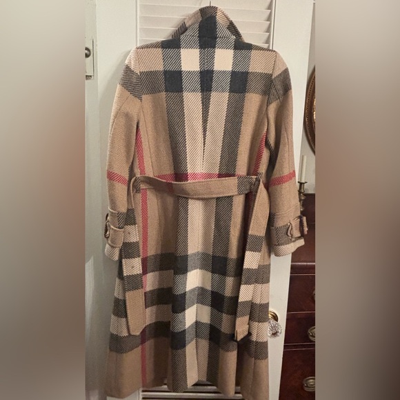 Burberry Classic Plaid Trench Coat with Red Accents - Picture 9 of 12